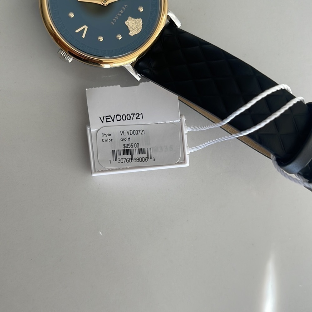 Versace
2-Hand Quartz Leather Strap
Watch, 36mm - Picture 9 of 13